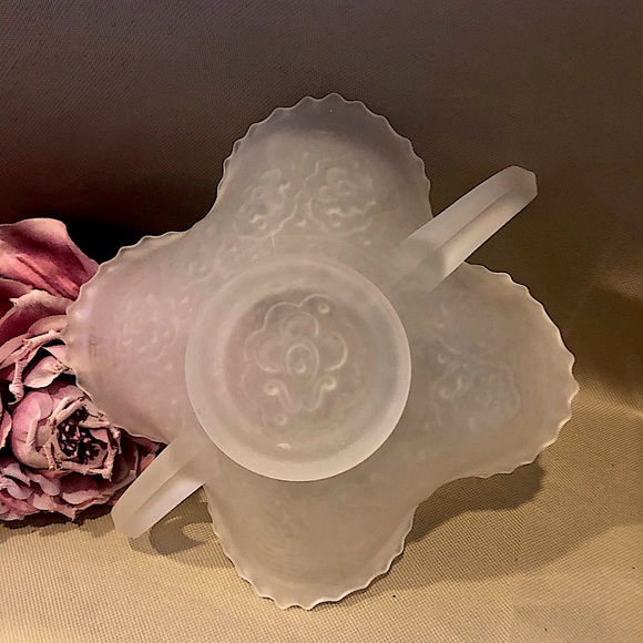 Fenton Persian Medallion Satin Handled Bonbon Bowl, Antique c1911 Froste… - Picture 2 of 4